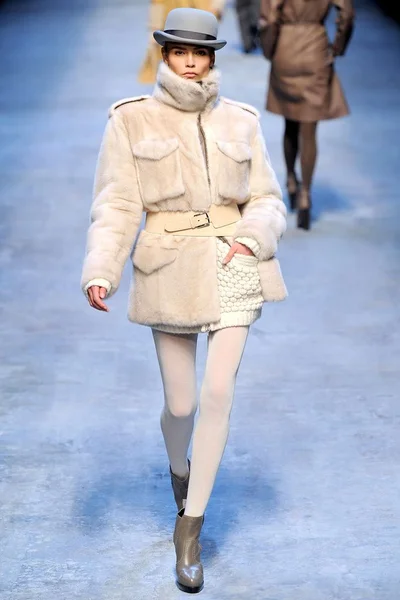 Look 32